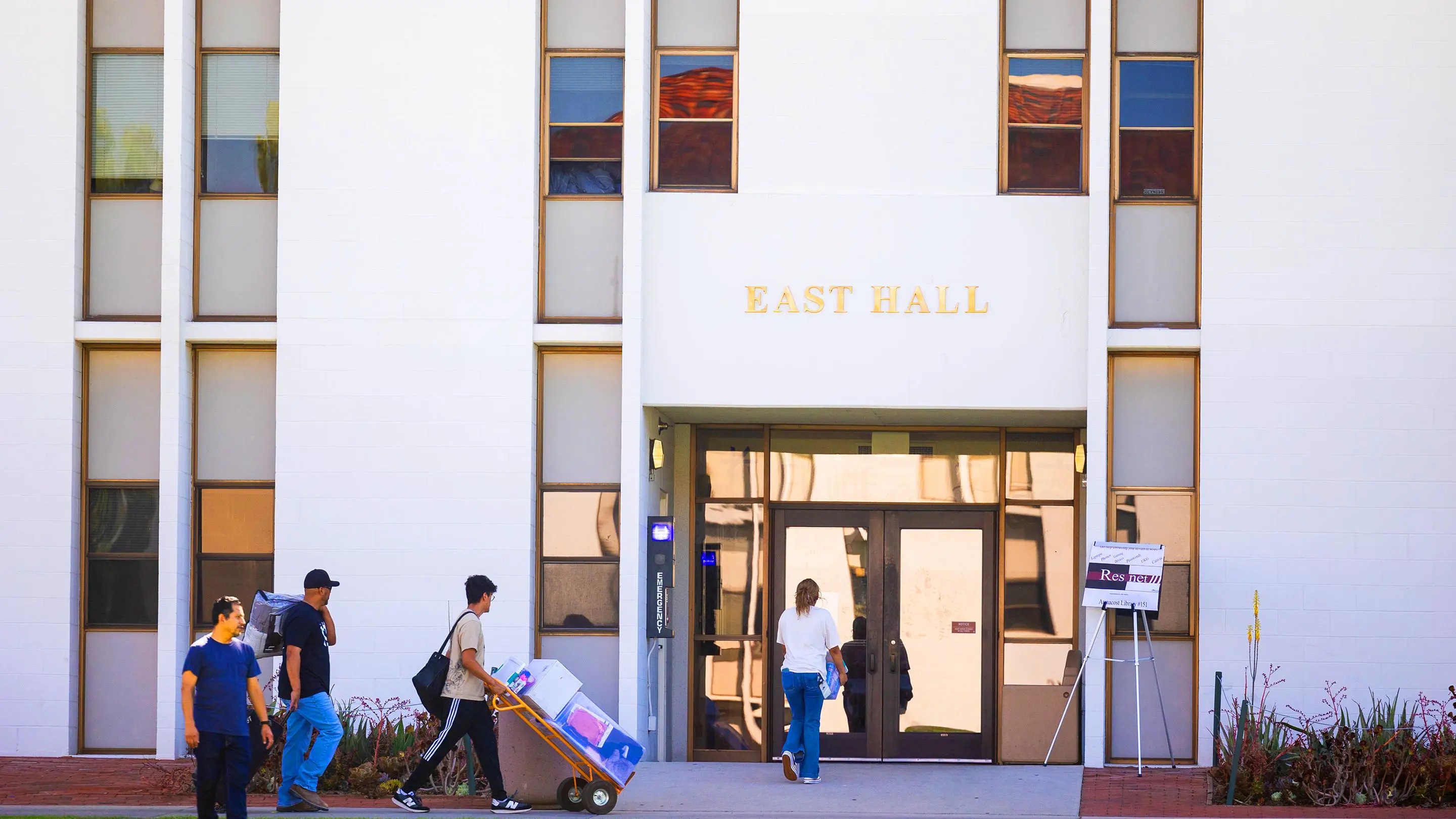 media-masthead---student-move-in-day (1)